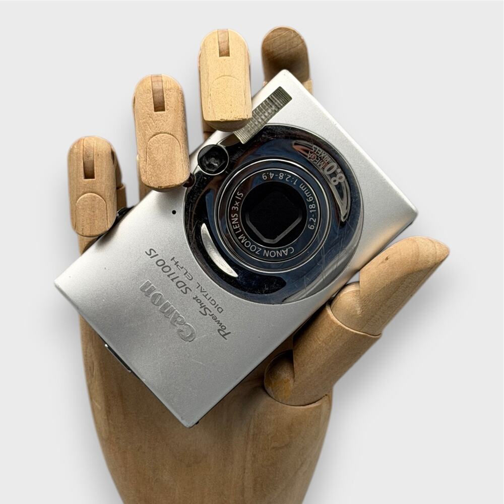 Canon PowerShot SD1100 IS Digital Camera | 8MP | Silver